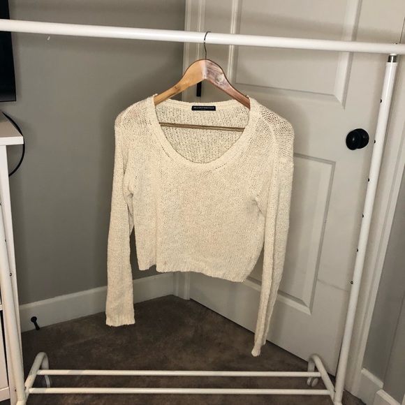 BRANDY MELVILLE CROP SWEATER - Picture 3 of 4